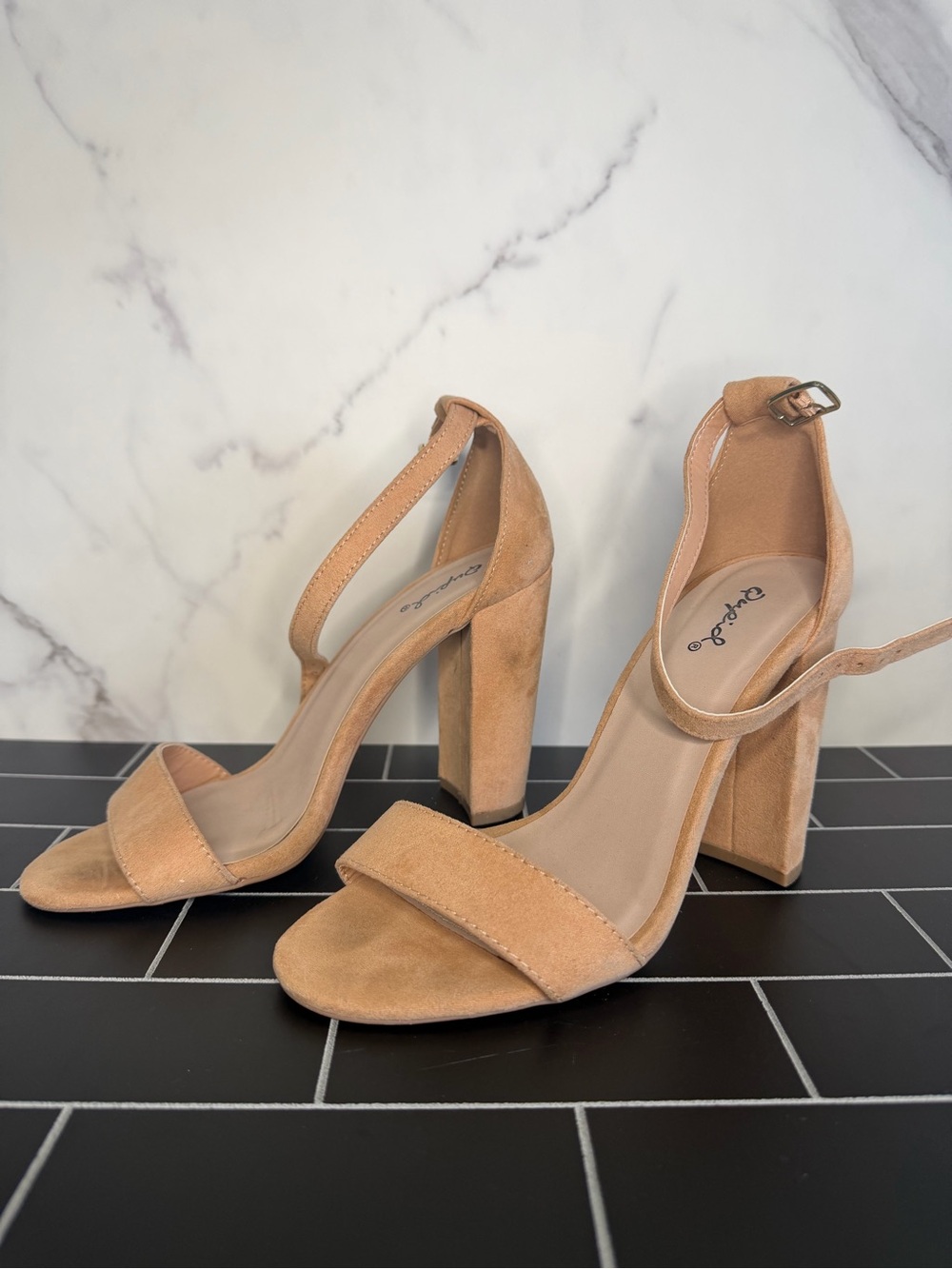 Women’s Ankle Strap Block Heel Sandals in Tan